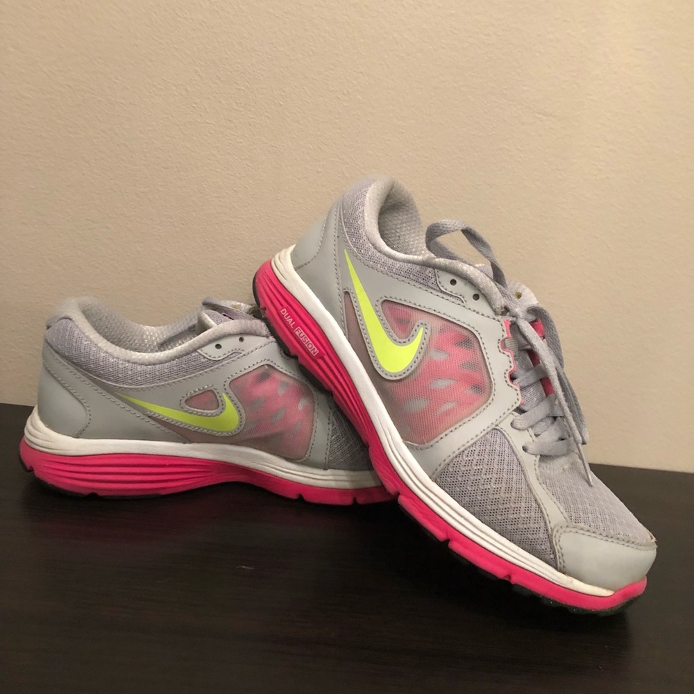 Nike Dual Fusion Size 7